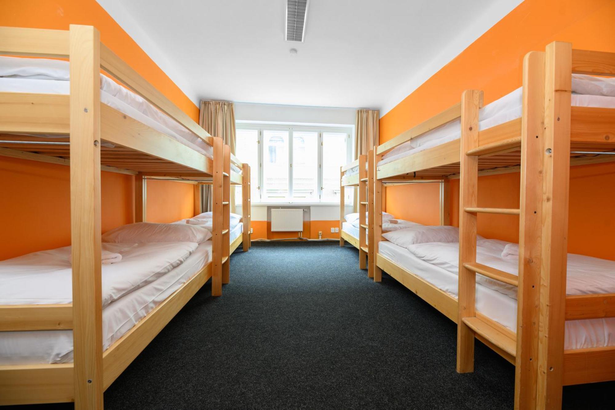 Benedikt Center Hostal *