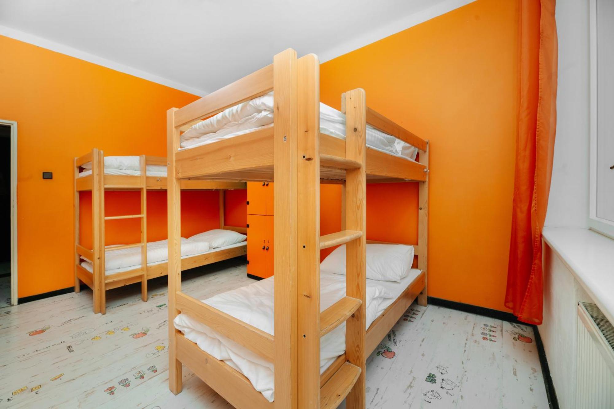 Benedikt Center Hostal *